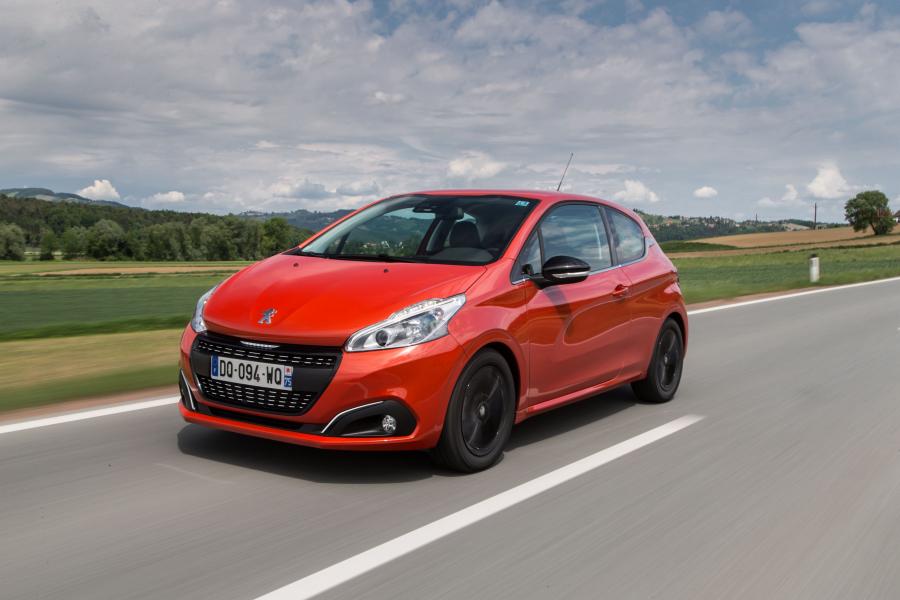  Peugeot 208 3-Door 2015 года  (фото 14 из 15)